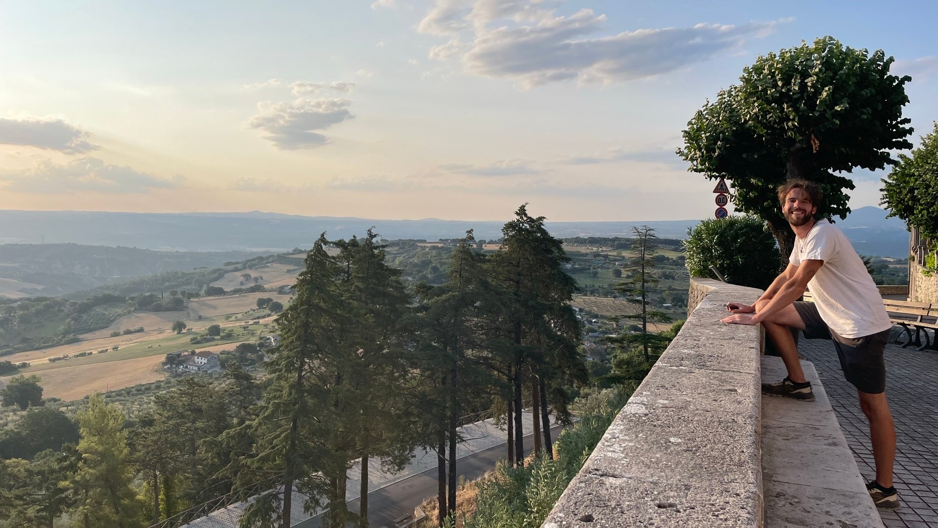 Tsjerk at a viewpoint over the Italian countryside
